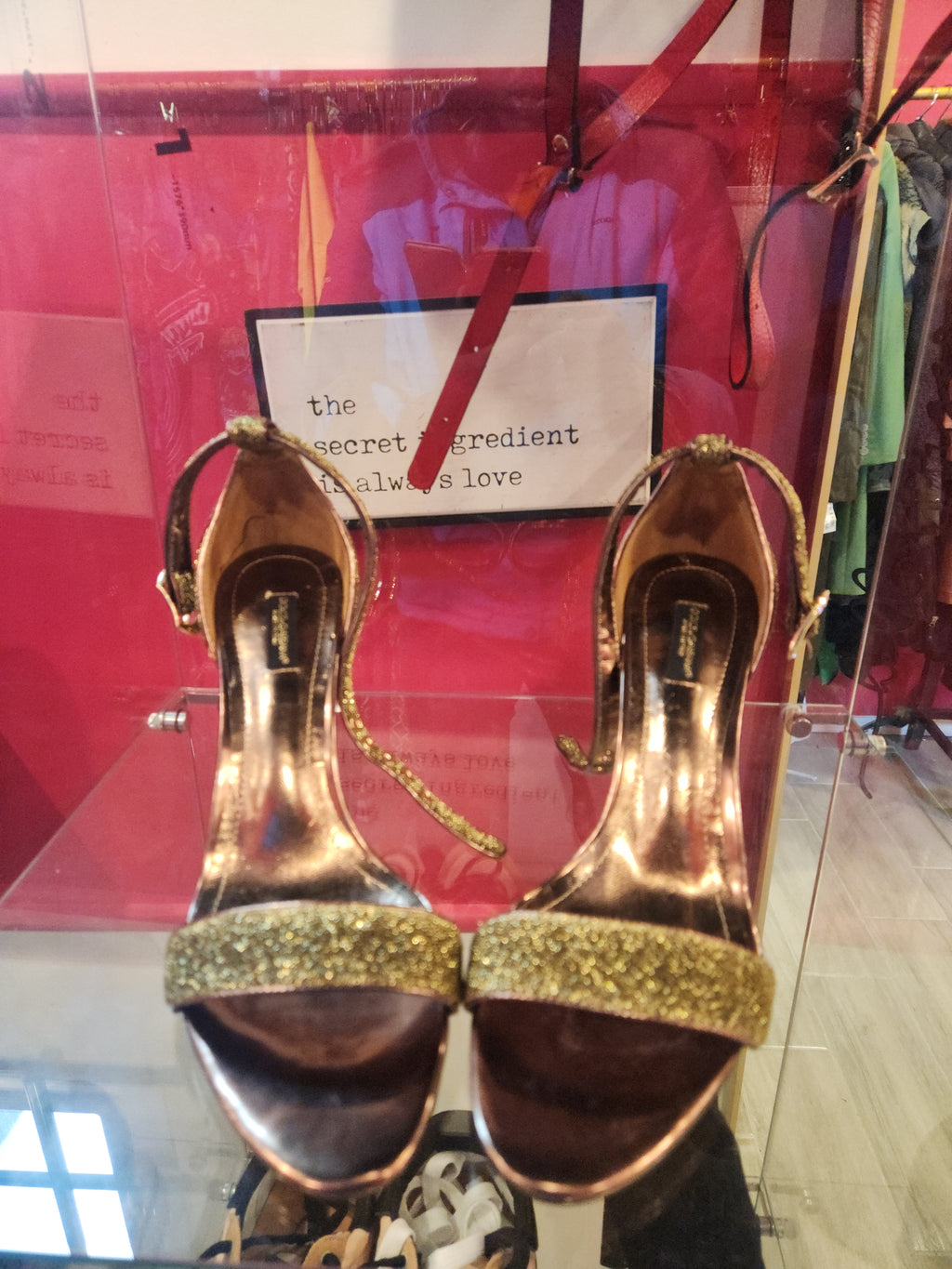 Dolce & Gabbana - size 42