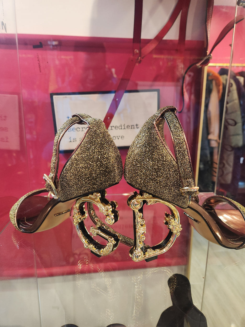 Dolce & Gabbana - size 42